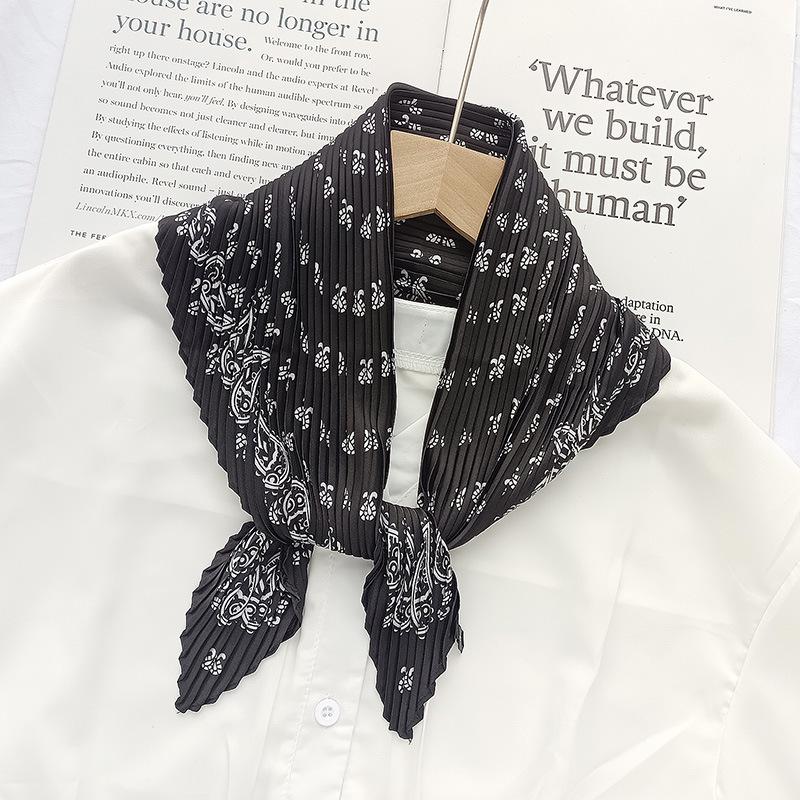Retro Color Block Crinkled Square Scarf - 70cm Pleated Neckerchief in Imitation Silk for Women