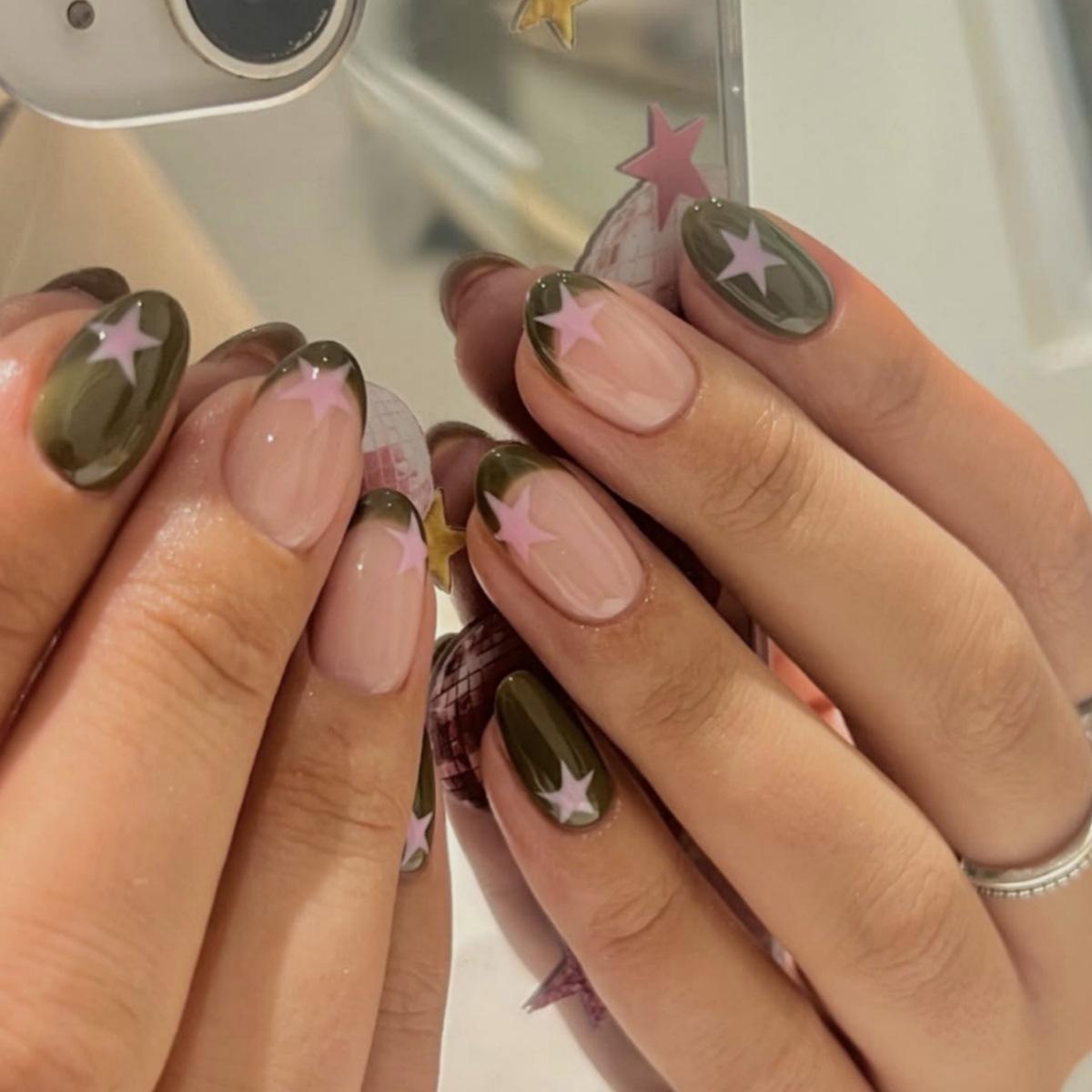 

24-Piece Tropical Rainforest Glossy Camouflage Star Fake Nails - Wearable & Removable Manicure Set