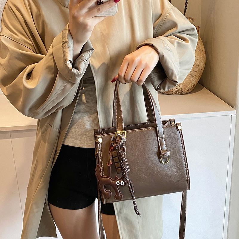Chic Retro Handbag For Women Elegant Urban Style Versatile Shoulder Crossbody Bag