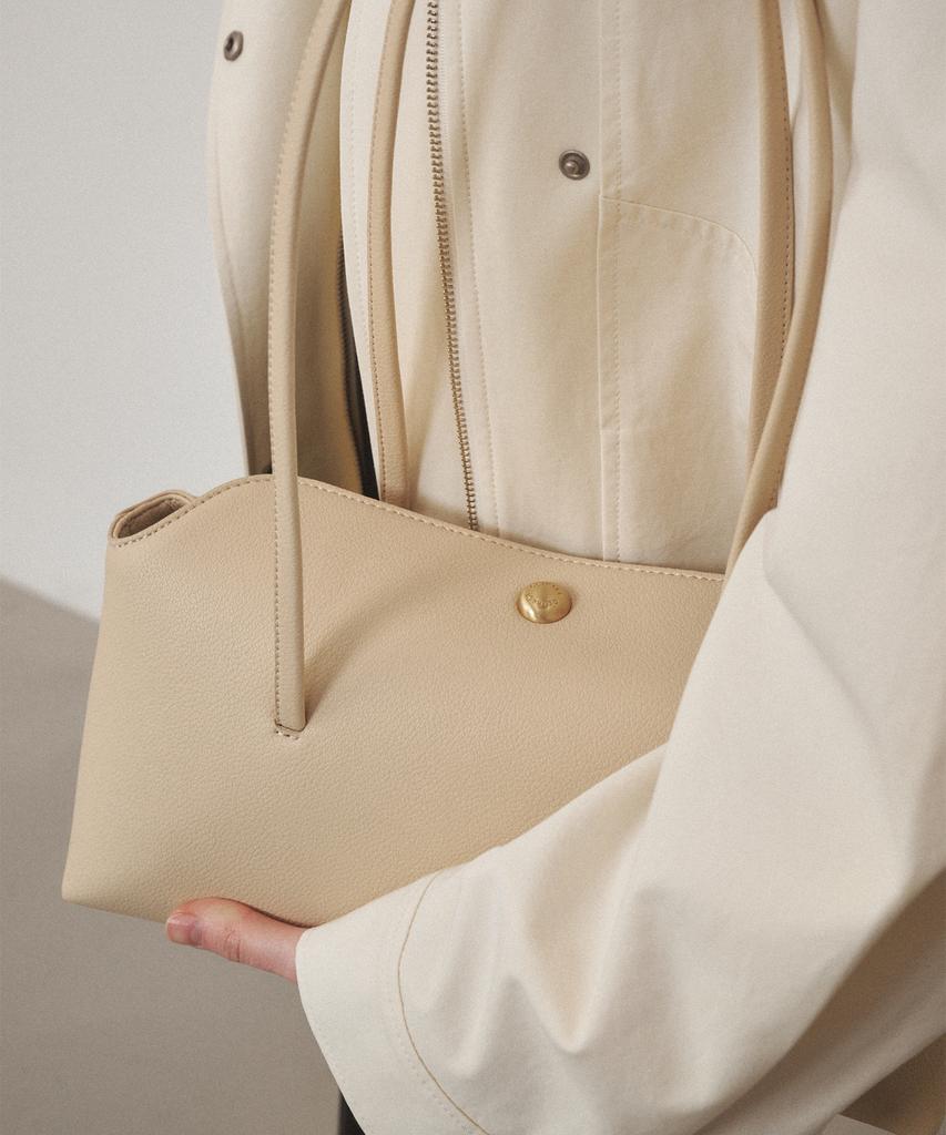 Ostkaka Pebble Flap Shoulder Butter