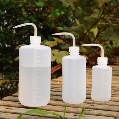Yousheng Squeeze Watering Bottle Plastic Wash Bottle with Scale 250ml 500ml 1000ml Squeeze Bottle with Narrow Mouth Small Watering Tool