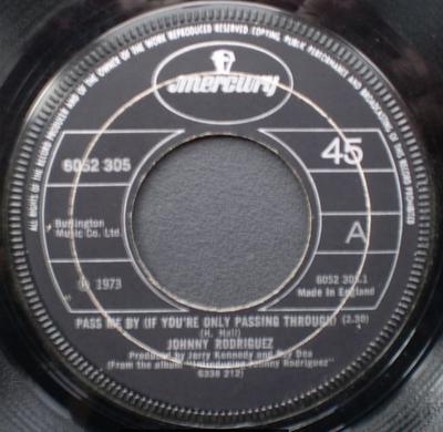 7inch Record JOHNNY RODRIGUEZ - Pass Me By (If You're Only Passing  6052305 Mercury 1973 UK Folk Used