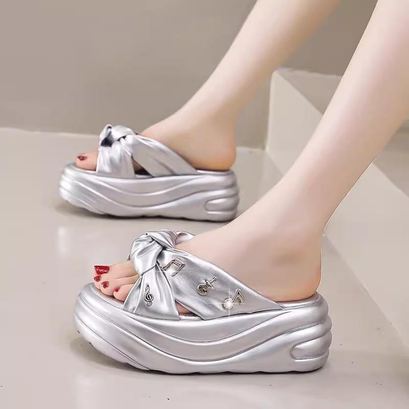 

Модные шлепанцы на платформе с каблуком 8 см для женщин 2024 года, летние пляжные нескользящие тапочки на танкетке, женские сандалии с толстой подошвой и клипсой на носке 40