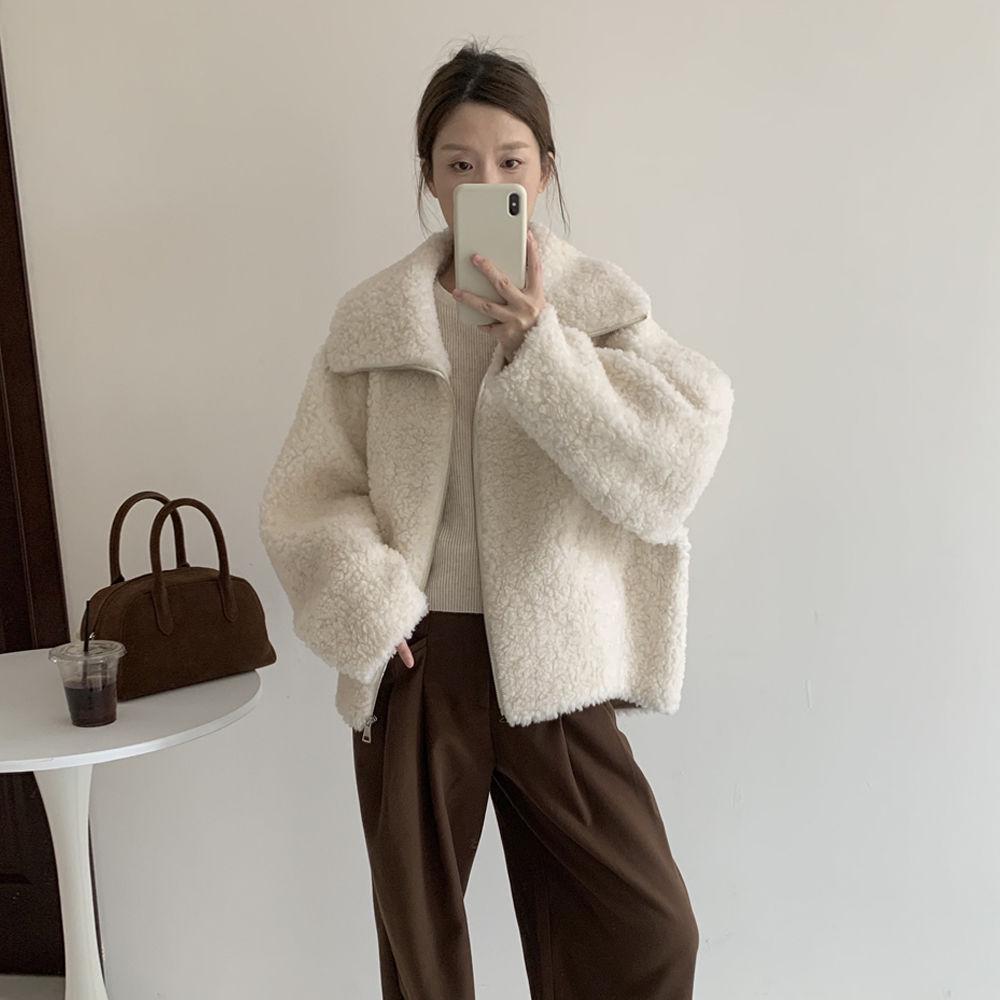 Women's Lambswool Coat: Autumn Winter 2025 New Loose Slimming Casual Plus Velvet Thickened Leather-Fur Integrated Top