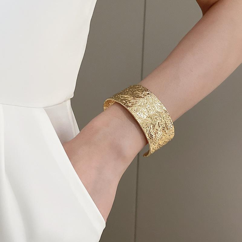 European and American Simple Bracelets, Arm Rings, Niche Cold Wind Temperament Bracelets, High-end Sense and Versatile Jewelry.