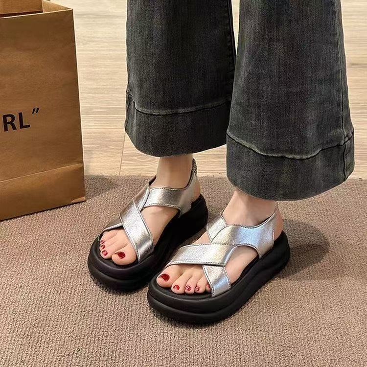 Sandali rialzati con zeppa spessa per l'estate Nuovi muffin argentati con gonna Scarpe romane casual da spiaggia