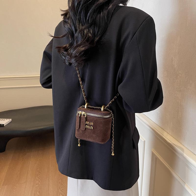 2025 Winter New French Box Bag Niche Texture Women's Messenger Bag Personalized Versatile Size Shoulder Bag