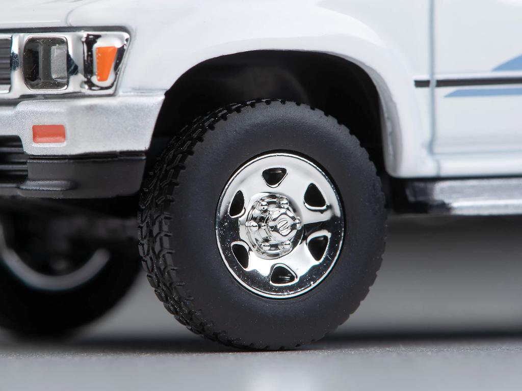 Tomytec Tomica Limited Vintage Neo Scale Toyota Hilux 4WD Pickup Double Cab SSR White 1991 Model 1/64 LV-N256b (Finished Product)