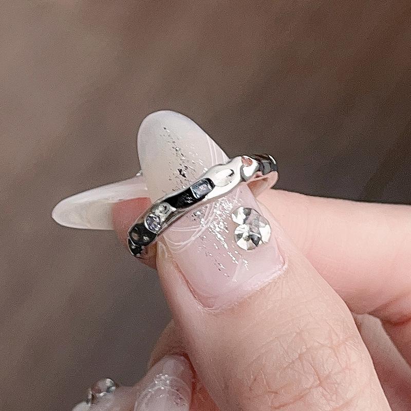 

Color Zircon Niche Design Heavy Industry Temperament Personalized Women Stacked Wearing Pleated Fashion Sweet Cool Style Opening Ring Adjustable opening