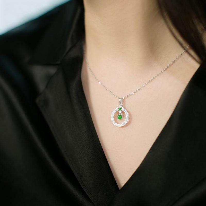 Classic Crystal New Natural Chalcedony Chain Necklace Light Luxury Exquisite Green Small Pendant Engagement  Jewelry