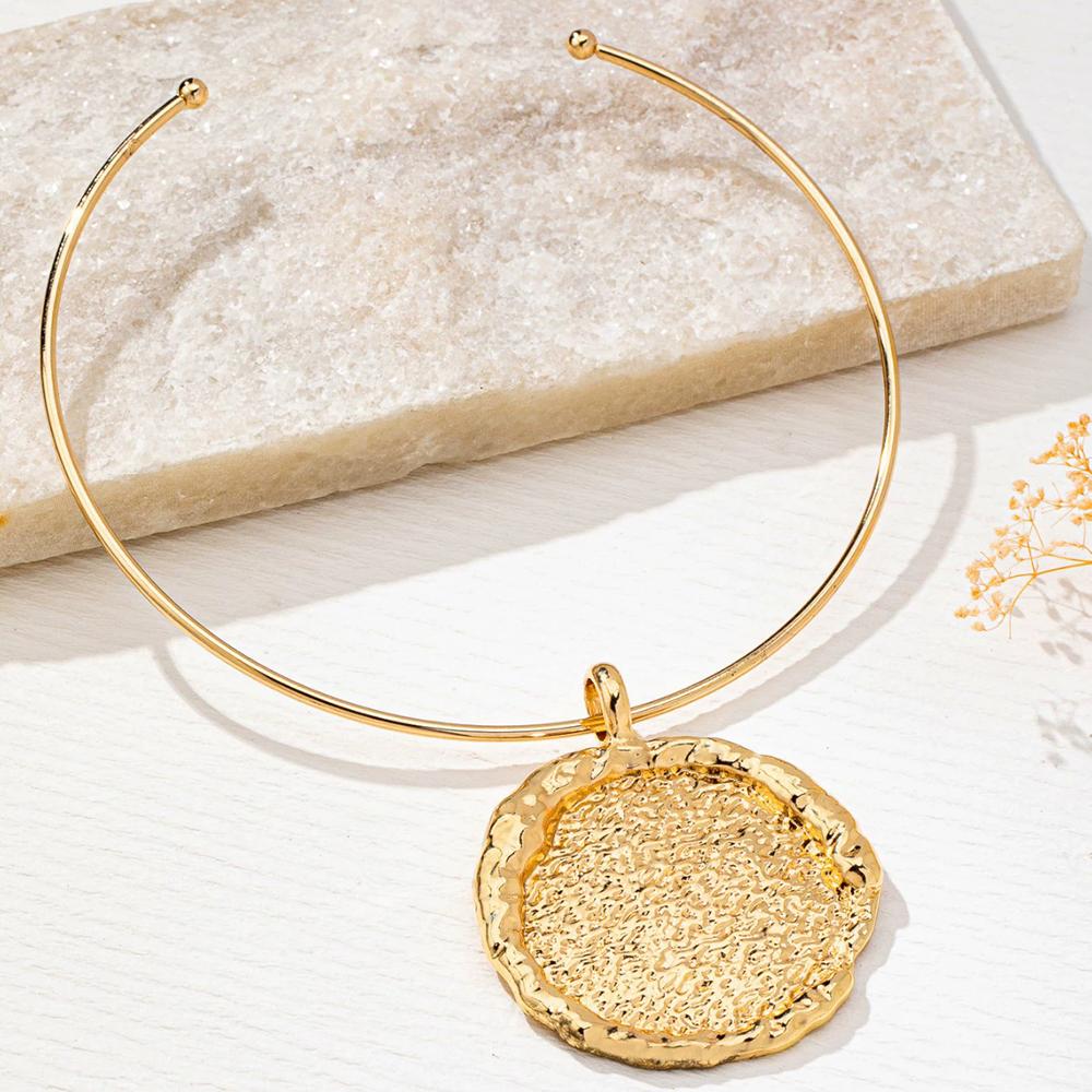 

New Fashionable Individual Exaggerated Golden Round Pendant Necklace Women Punk Necklace Party Golden Jewelry Accessories Other