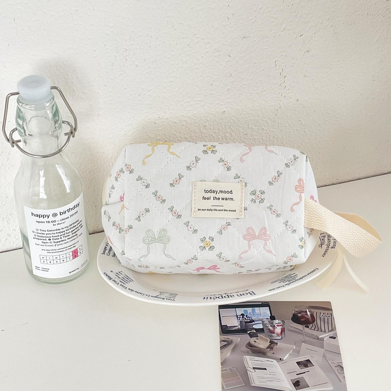 Colorful Bowknot Travel Portable Large Capacity Handheld Storage Bag, Toiletry Bag, Makeup Bag, Sweet Ins Style