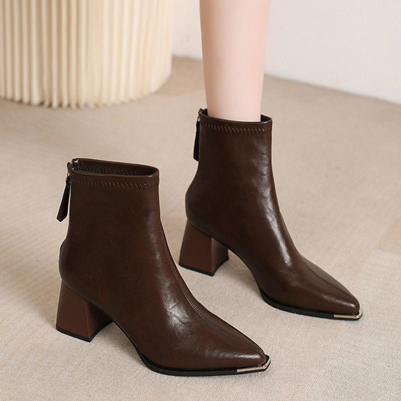 2025 Herbst/Winter Beige High Heel Stiefeletten - Spicy Girl Mode mit eckiger Zehenpartie und Blockabsatz, in Weiß