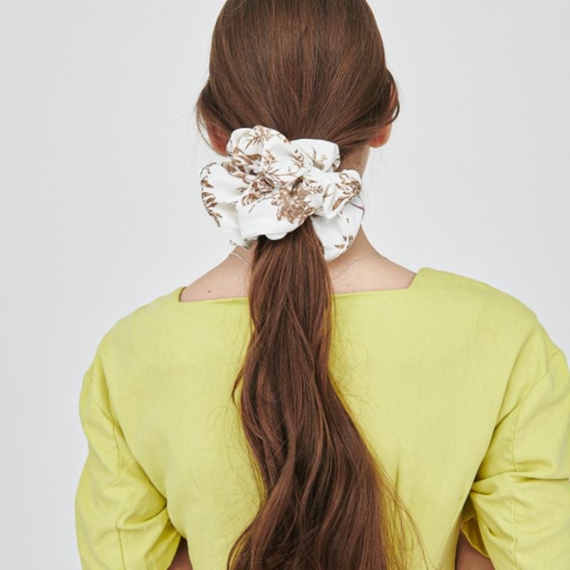 

UNI.J Коричневая резинка для волос с цветочным принтом Ia120 single