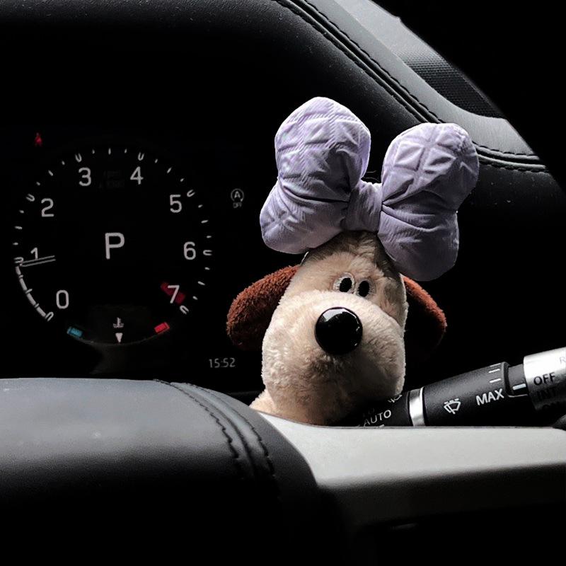 Auto-Dekorationspuppen, Piloten-Pawdog-Lenklichter, Scheibenwischer-Yellow-Schild-Ornament, niedlicher Schleifenhund, Auto-Wischer-Puppe, Innenzubehör