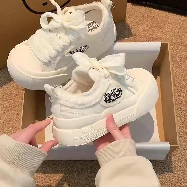 

Маленькие белые туфли оригинальные нишевые туфли женские новые на платформе универсальные студенческие парусиновые туфли повседневные кеды 40