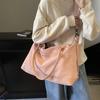 Short-haul travel bags, men's and women's large-capacity fashion shoulder bags, convenient and versatile handbags, and large bags for storage.