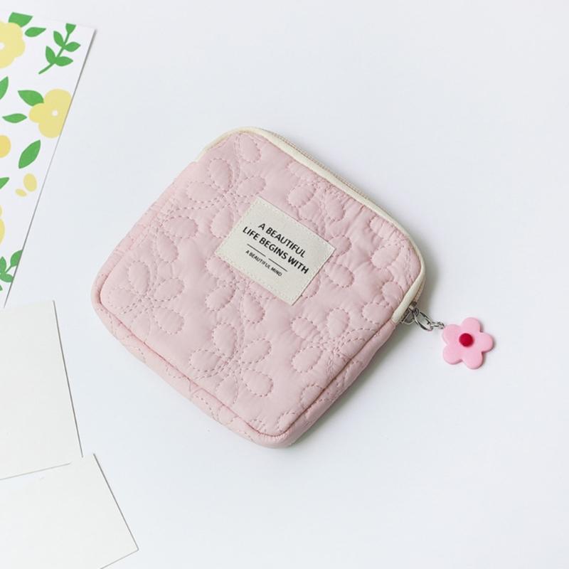 Cute Cosmetic Storage Bag Quilted Flowers Designed Cosmetic Bag Soft Comfortable Makeup Bag for Lipstick Jewelry Pouch