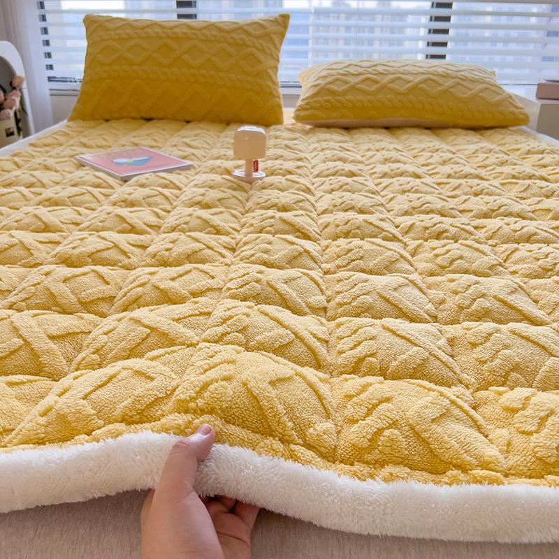 Plush Fleece-Lined Winter Mattress Pad for Dorm Beds