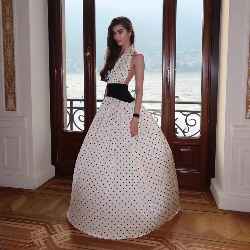 Europäische und amerikanische Damenbekleidung Sommer Neu Polka-Dot-Ausschnitt Sexy rückenfrei Schlankes Patchwork-Pendel Langes Kleid