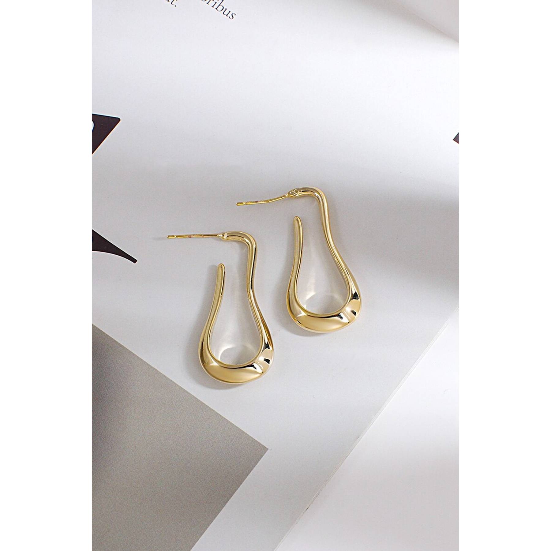 

Серьги золотого цвета овальной формы в форме капли