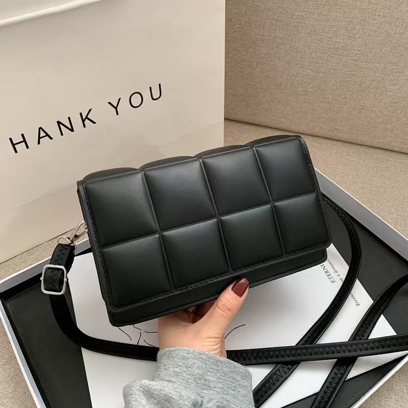 Large square design shoulder bag bag bag new small square bag indentation women s bag niche casual messenger bag 1880₽