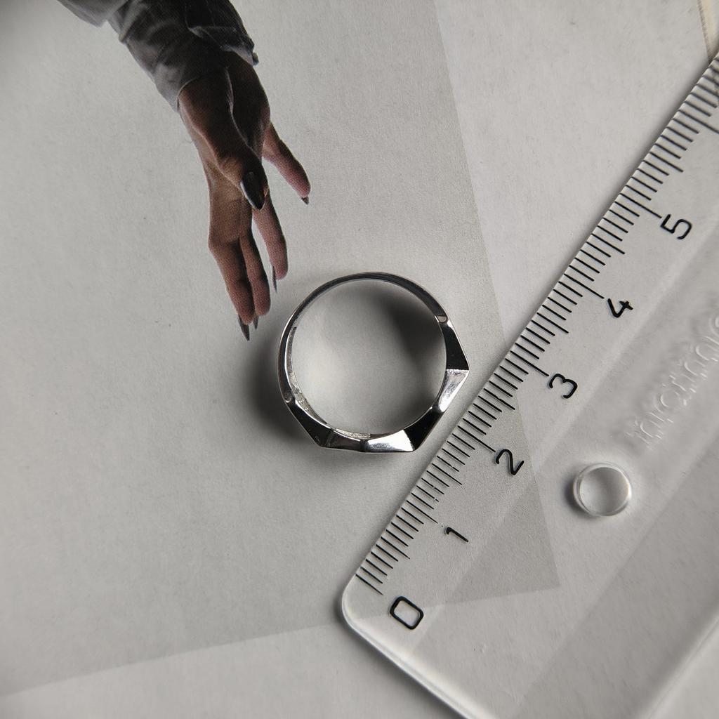 Серебряное кольцо с фианитами, вес изделия 1,91 гр (2209423)