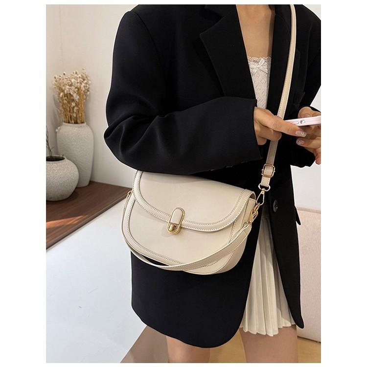 IELGY Western style niche design bag female fashion messenger bag