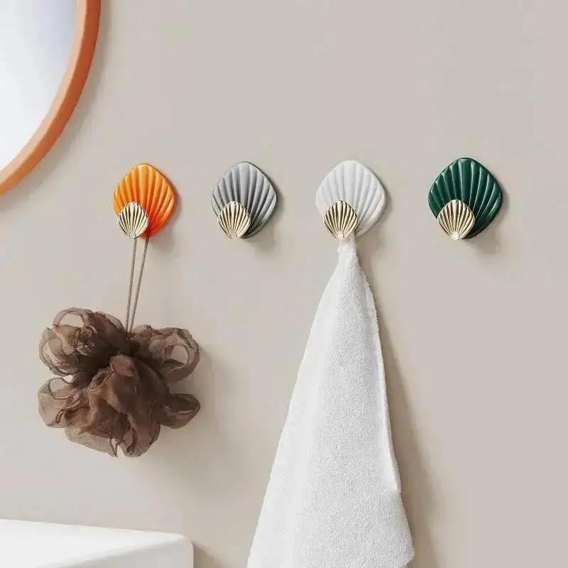 4pcs Fashion Shell Shaped Wall Hanging Hooks Free Punching Strong Adhesive Hook Bathroom Kitchen Wall Mounted Seamless Adhesive