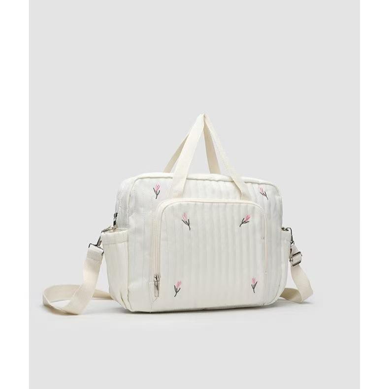 

Hot Selling Korean Version Portable Stylish Internet Celebrity Single Shoulder Baby Carrier Mommy Lightweight Crossbody Bag for Young Mothers Off-white Tulip