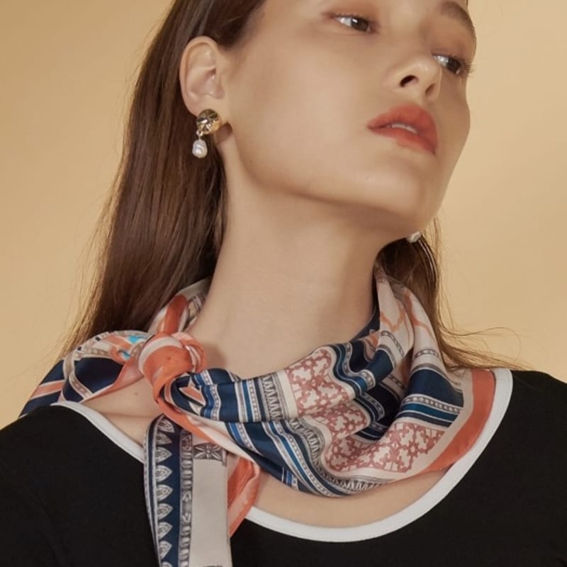 Saint Luxure Direction Square Scarf SL19FMSDC