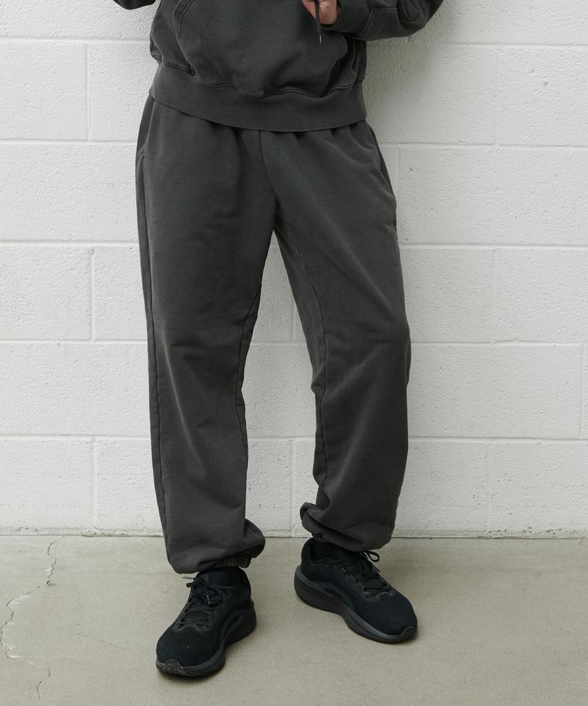 Chaebteoegseu Pigment Free Motion Jogger Pants (Charcoal)