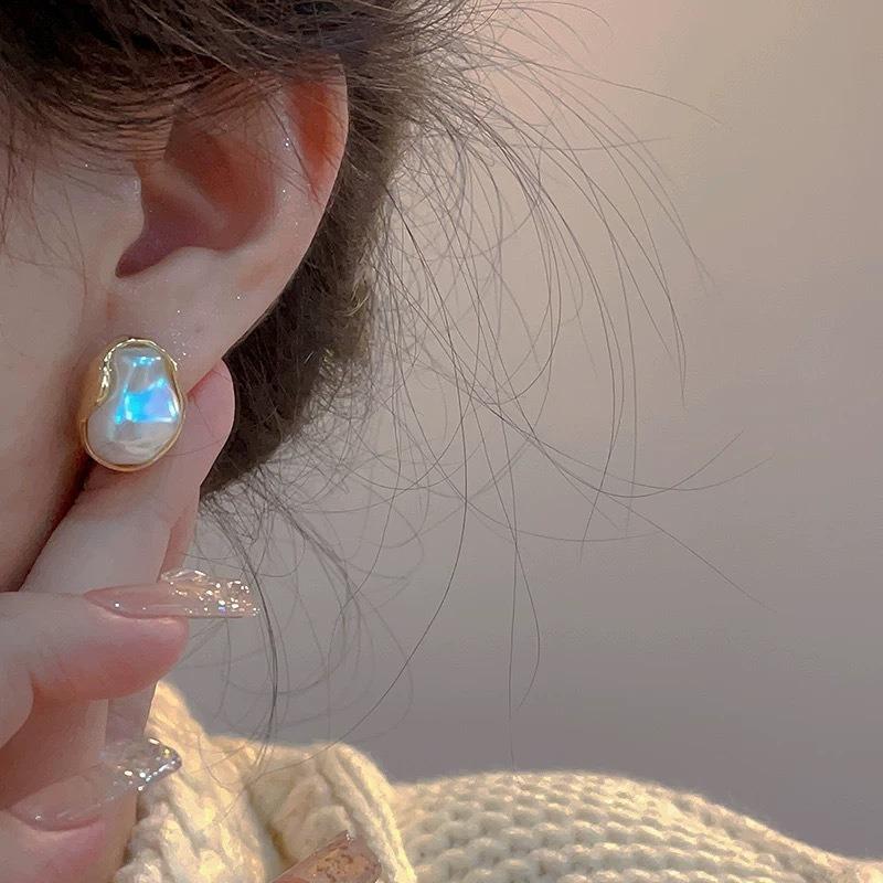 Pearl Earrings Women's High-end Earrings Ear Jewelry High-end Stud Earrings Niche Design Light Luxury