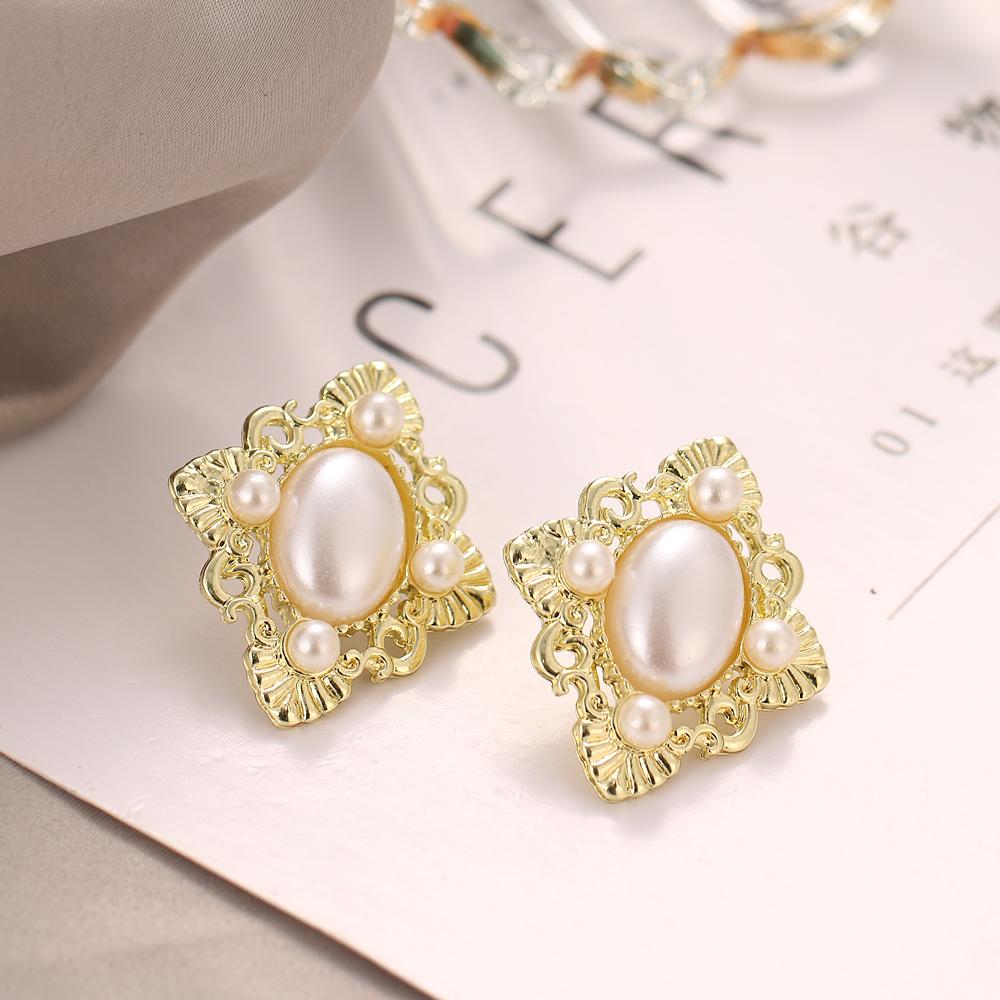 Simple Creative Exaggerated Pineapple Love Heart-shaped Geometric Chain Earrings Women Personality Geometric Girl Earrings
