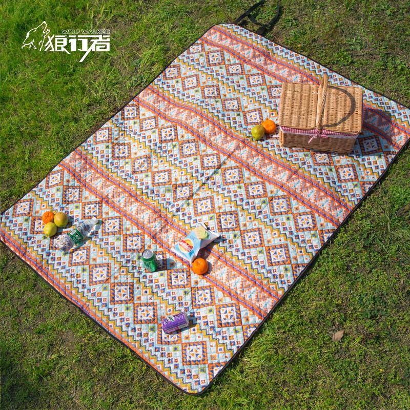 Wolf Walker Outdoor Waterproof Picnic Blanket