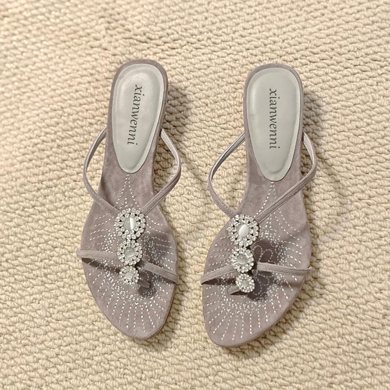 

2025 Новые ретро шлепанцы на каблуке-рюмочке Женская летняя обувь для улицы С открытым носком Сексуальные сандалии Со стразами На перепонке для пальца Моющие 42