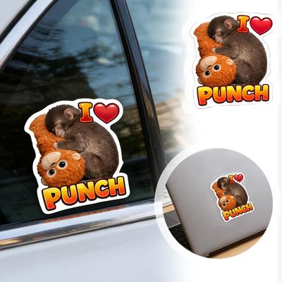 Autocollants « Punch le singe » pour voiture ou ordinateur portable : un adorable singe tenant une peluche. Faciles à appliquer et à retirer. Décoration amusante pour chambre d'enfant.