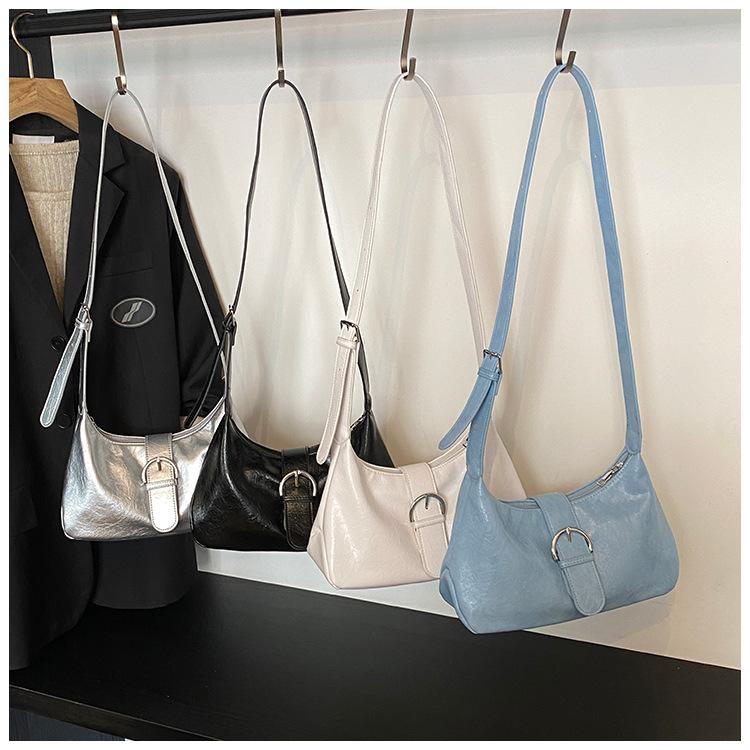 This Year, the Popular Bag Ladies 2025 New High-end Retro Shoulder Bag Fashionable Texture Underarm Bag Method Stick Bag
