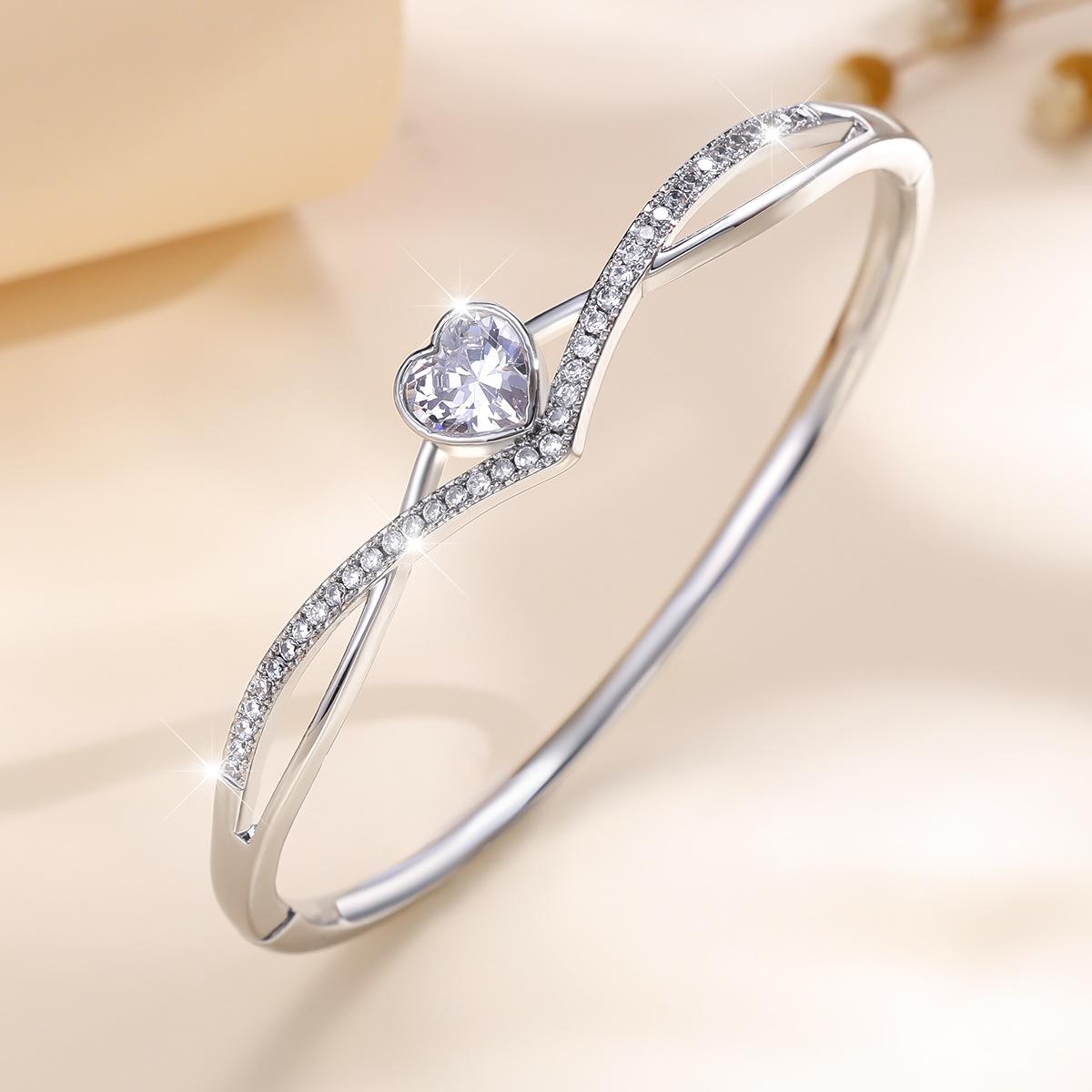 Korean Style Fashionable Exquisite Women s Light Luxury High-end Heart-shaped Bracelet 17CM