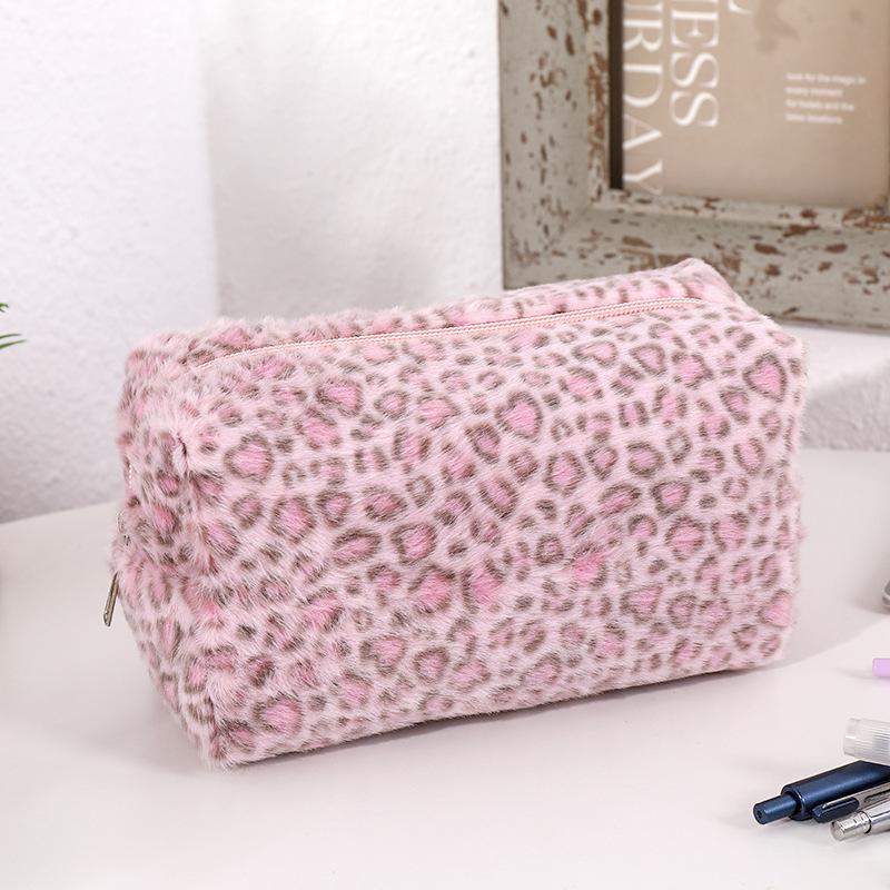 Durable Fuzzy Makeup Bag Large Capacity Leopard Print Toiletry Organizer Portable Cosmetic Bag Girls Travel Storage Pouch