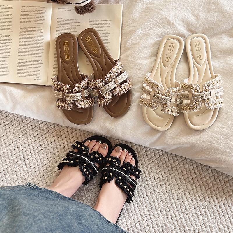 French pearl flat-bottomed one-word slippers for women's summer wear 2025 new super fire with skirt non-slip beach cool slippers