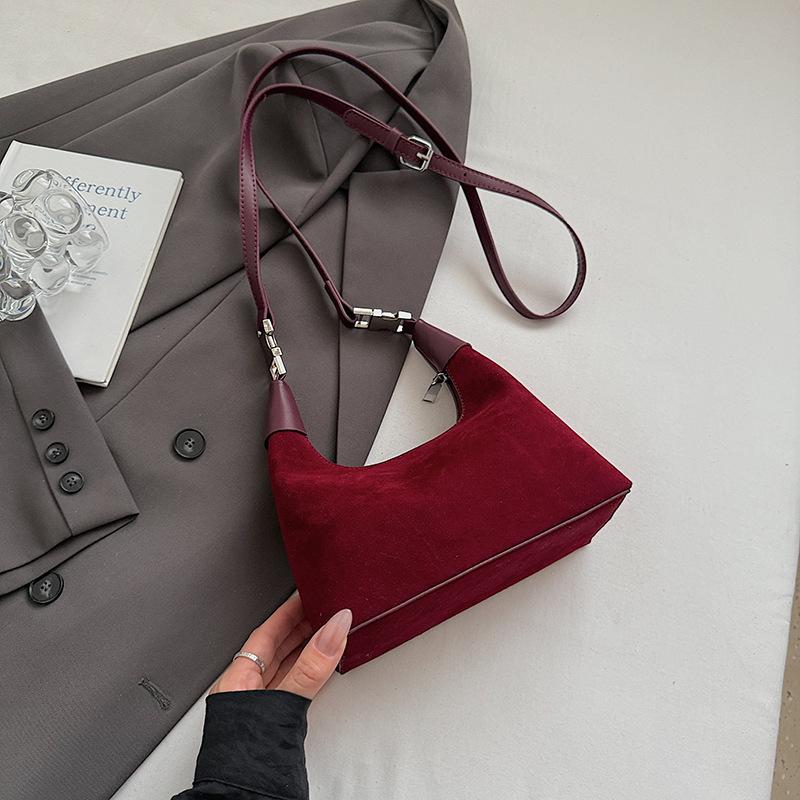 Hand Carry Fashion Dumpling Bag Women 2025 Autumn and Winter Korean Ins Simple Versatile Shoulder Bag Niche Trend Messenger Bag