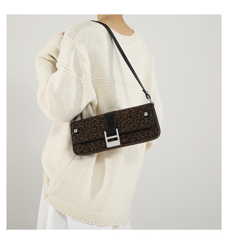 Niche leopard print underarm bag, fashionable retro high sense, commuting shoulder essential women's bag.
