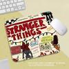 Podložka pod myš Stranger Things Evropská a americká Stranger Things Graffiti Kožená podložka pod myš Protiskluzová a odolná proti skvrnám omyvatelná kancelářská podložka pod klávesnici