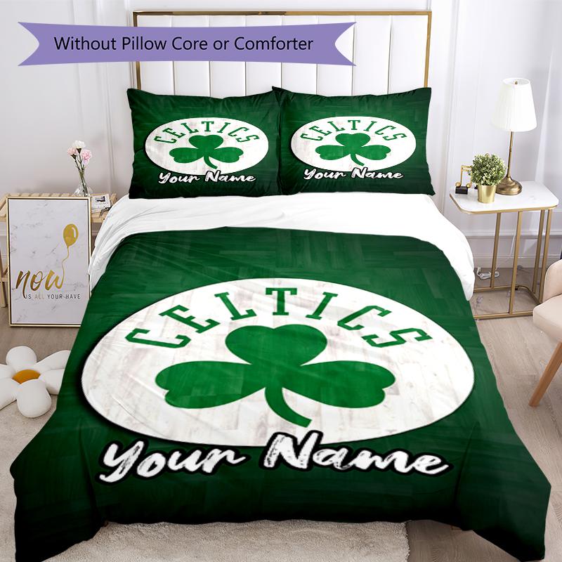 3-teiliges personalisiertes Boston Celtics Bettwäsche-Set mit individuellem Namen. Verschluss der Bettdecke. Enthält 1 Bettbezug & 2 Kissenbezüge. Weich und bequem für alle Jahreszeiten.
