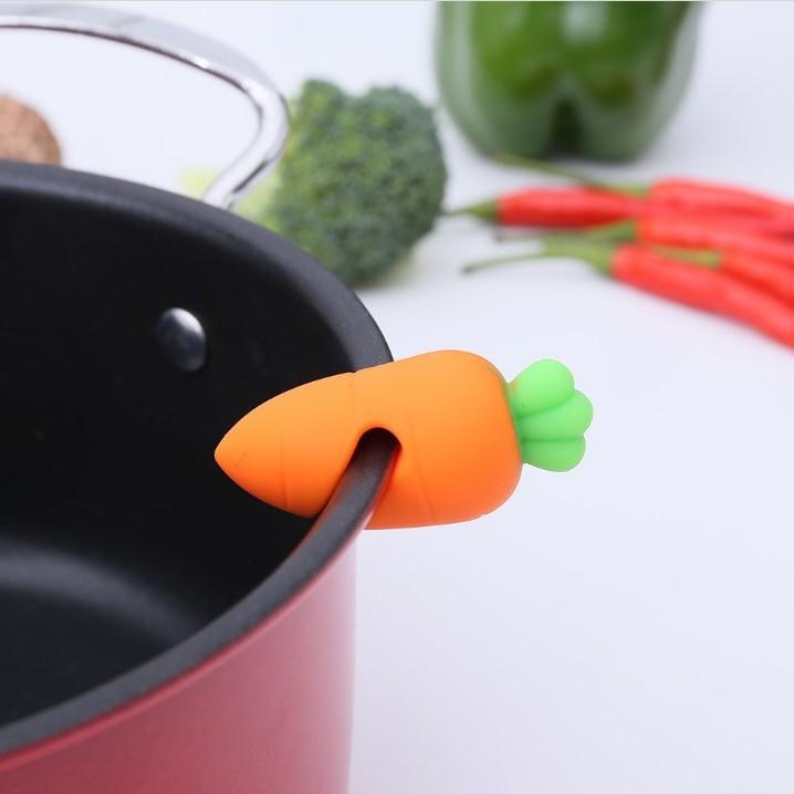 

Silicone Small Carrot Pot Lid Lifter Anti Overflow Tool Kitchen Practical Gadget