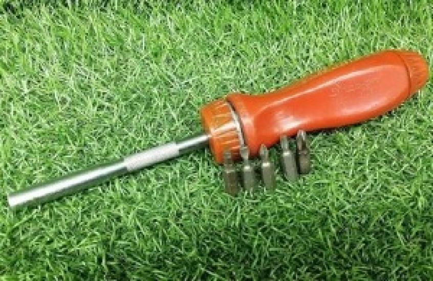 

Snap-on Soft Grip Ratcheting Screwdriver SSDMR4B RED