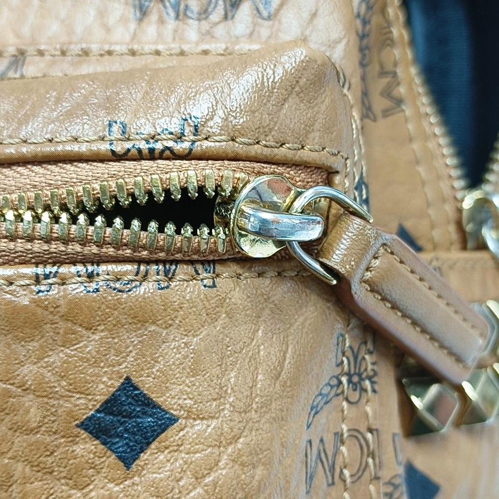 [Gebraucht] Klassische All-Over-Logo-Nieten Drei-in-Eins Beschichtetes Canvas Schulter-Crossbody-Rucksack - Gut #1F0KJKR