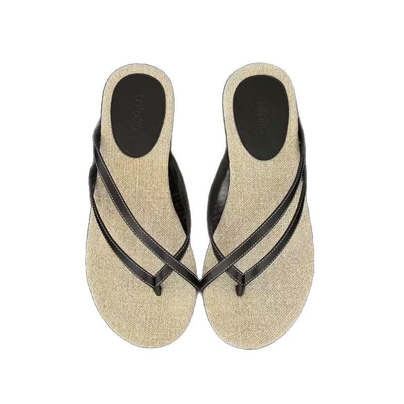 Niche Simple Set of Toe Slippers for Women's Summer Wear Flat-bottomed Holiday Beach Semi-cool Slippers