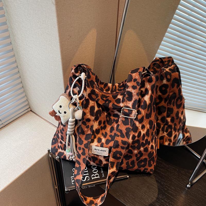 Popular Leopard Print Bag Women's New Large-capacity Commuter Shoulder Bag Niche Retro Messenger Bag